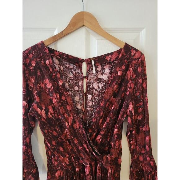 Free People Romper SZ Large All The Right Ruffles Faux Wrap Dark Floral Coquette - Picture 4 of 14